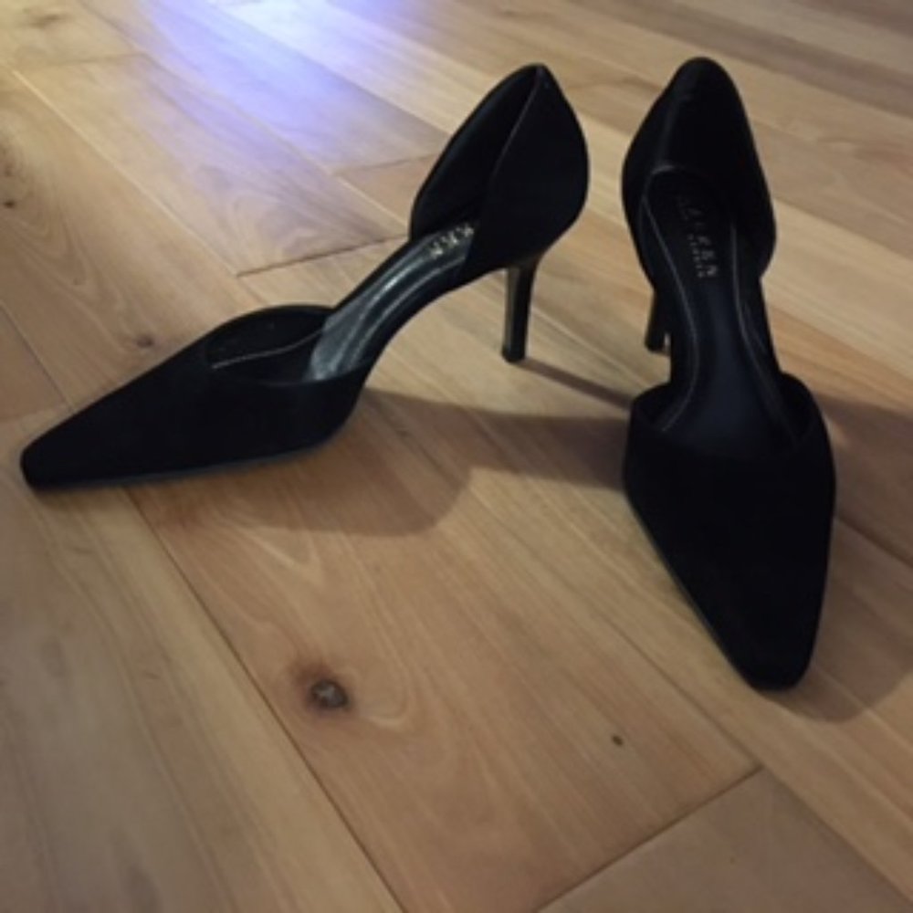 Calise Ralph Lauren Suede Heels size 7 1/2